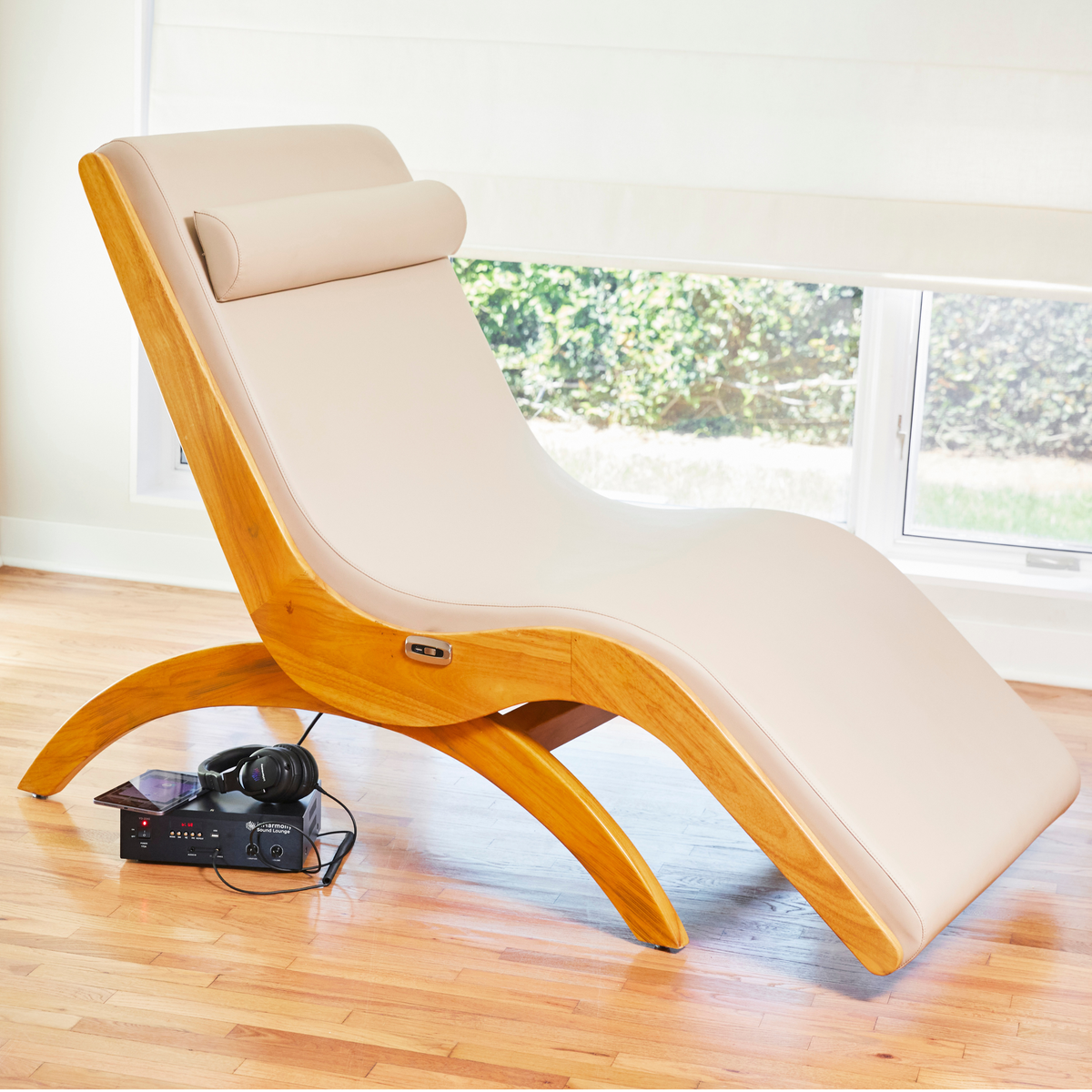 inHarmony Zero G 2 vibroacoustic lounger in beige
